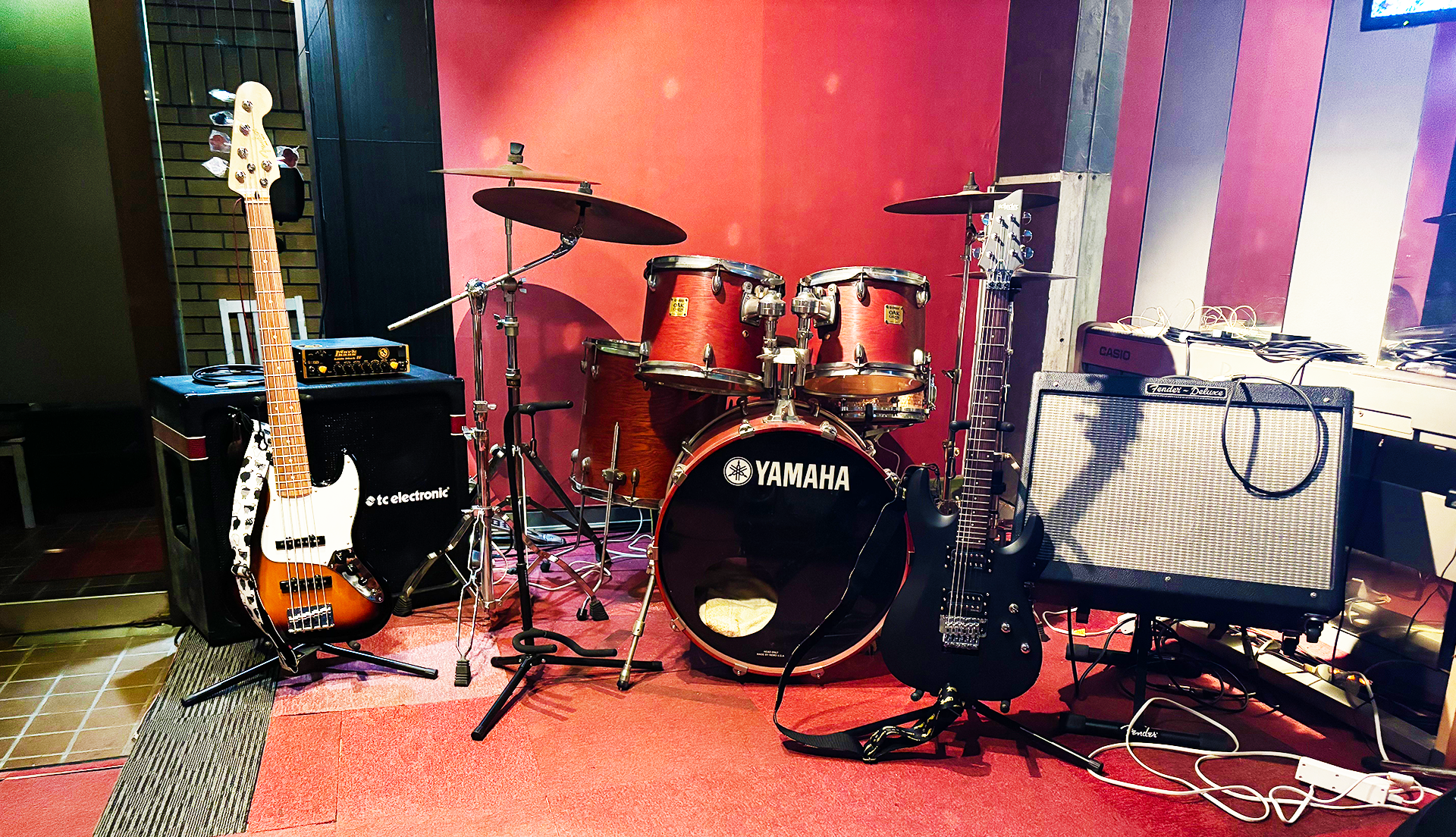 LIVE ＆ DININGBAR Nautilus(ライブバー・ノーチラス)